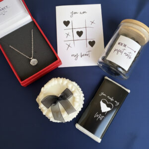 Romantic Rose Box – White & Red Edition